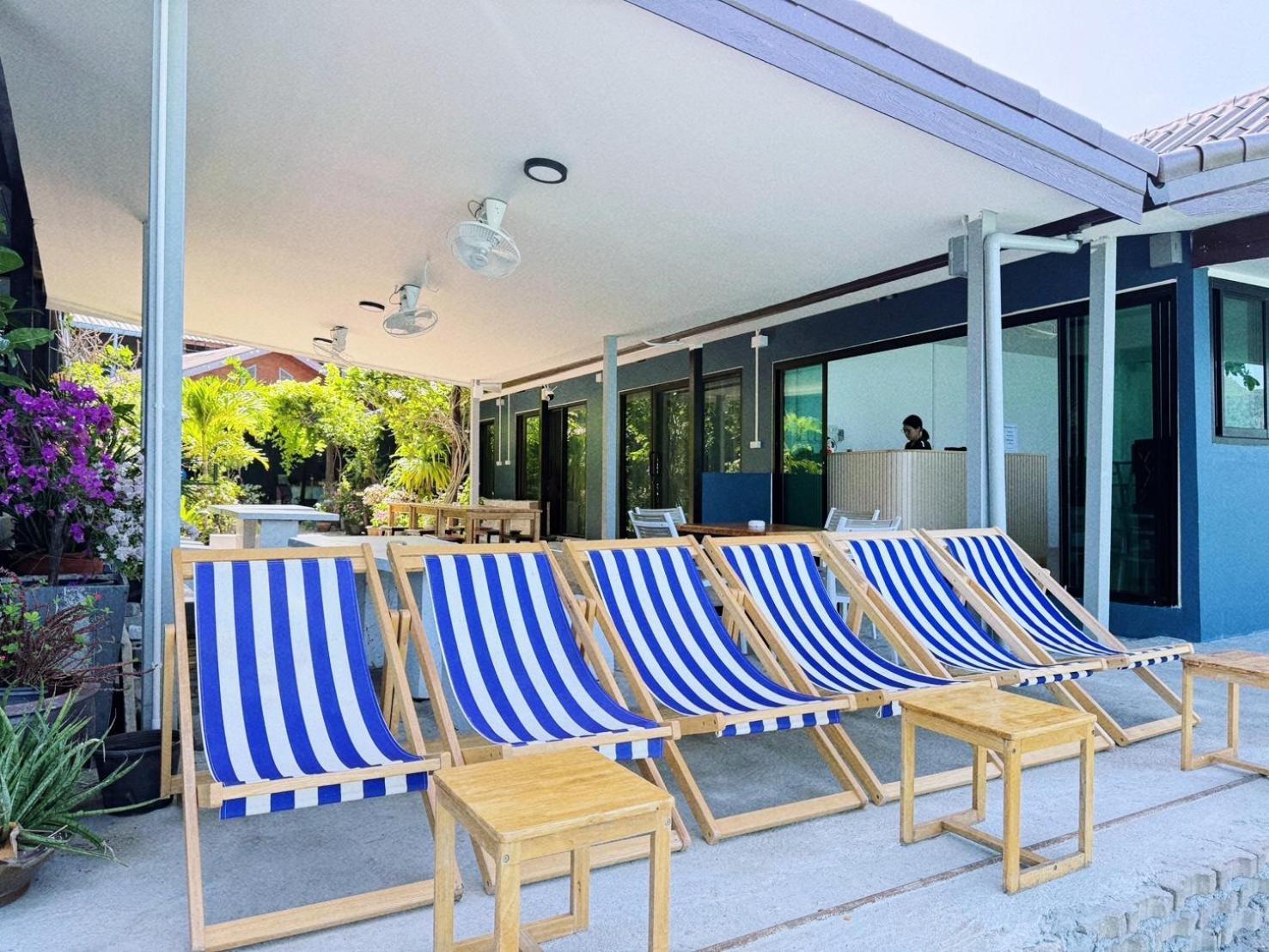 Hostal Dee Dee Sea Front