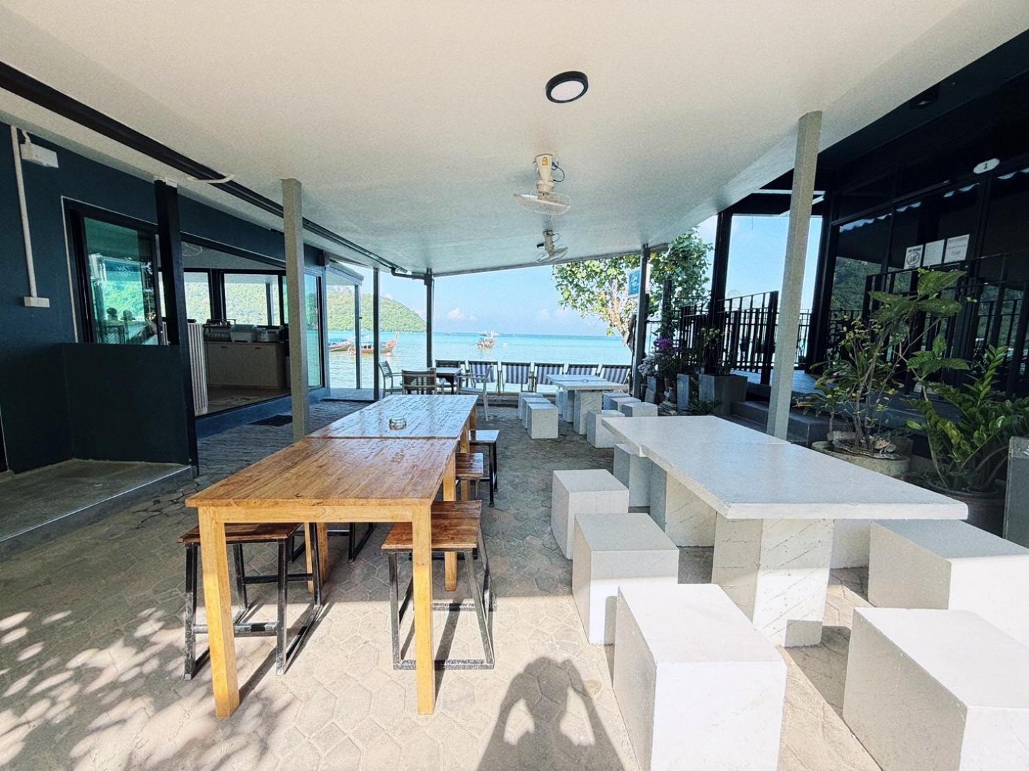 Hostal Dee Dee Sea Front *