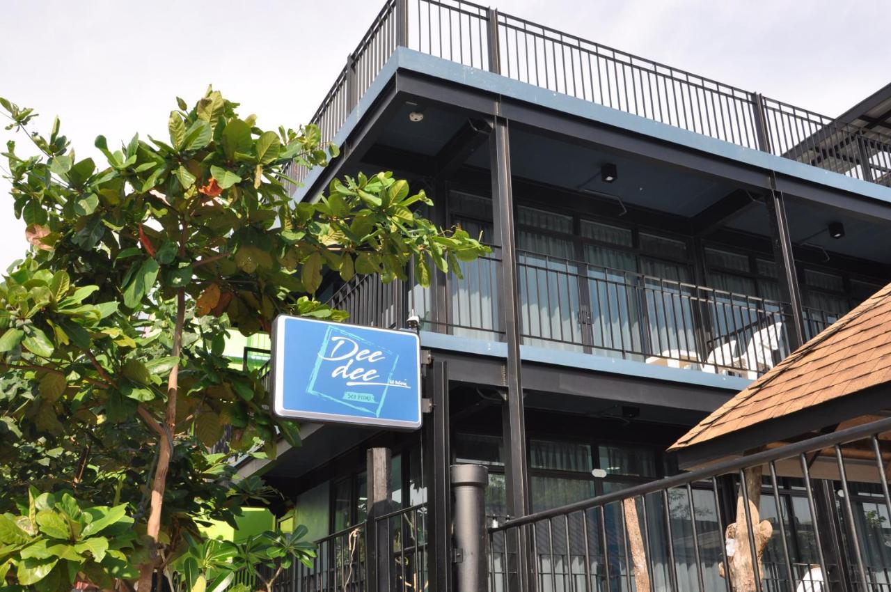 Hostal Dee Dee Sea Front